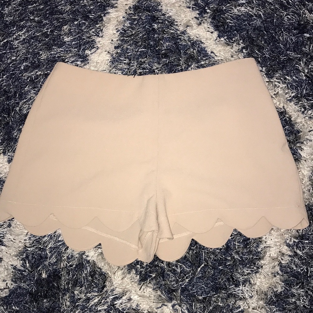 Beige scalloped shorts